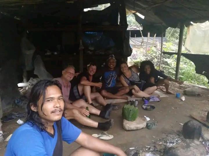 Brown Bamboo Guest House & Trekking Bukit Lawang Dış mekan fotoğraf