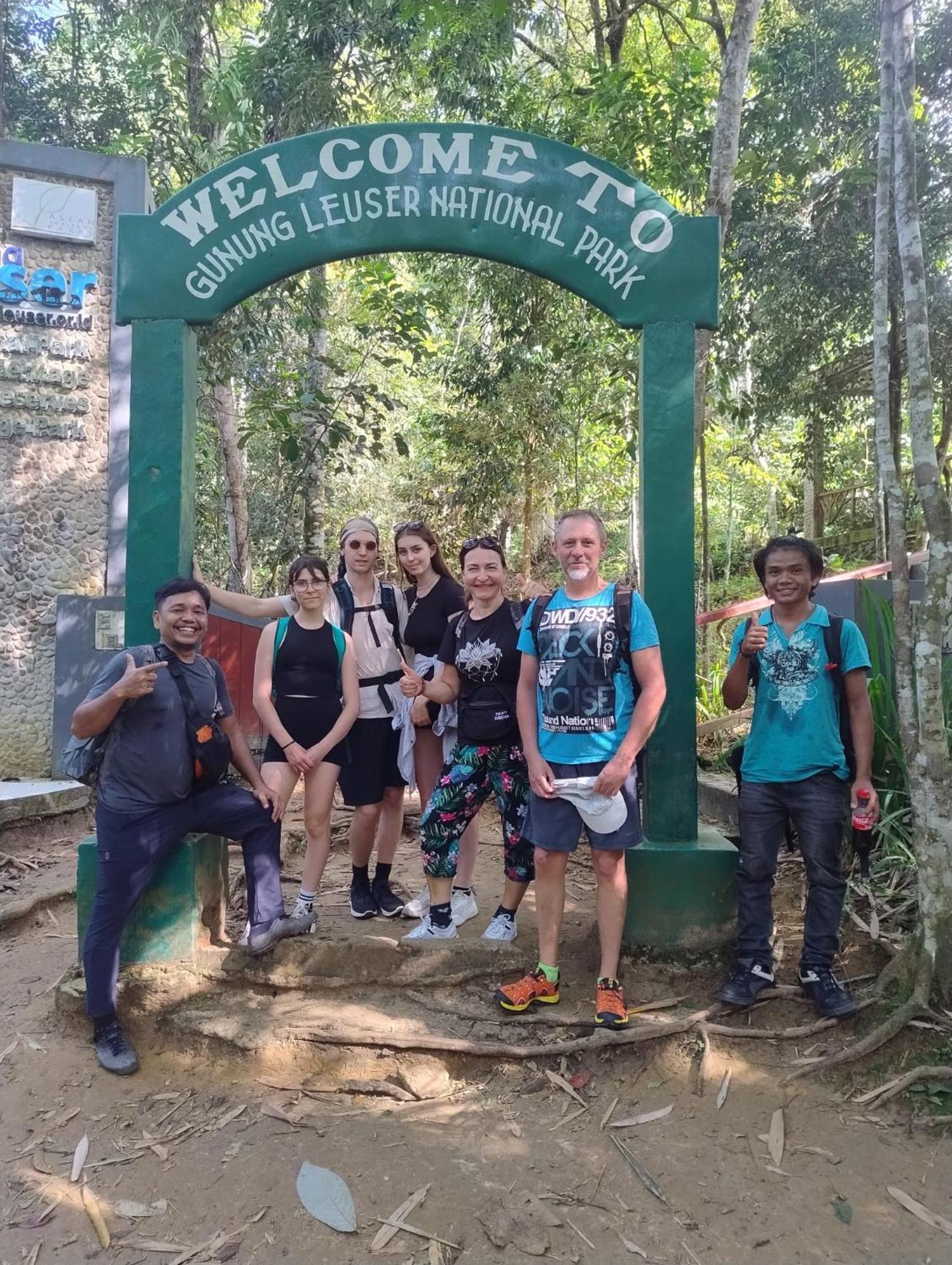 Brown Bamboo Guest House & Trekking Bukit Lawang Dış mekan fotoğraf